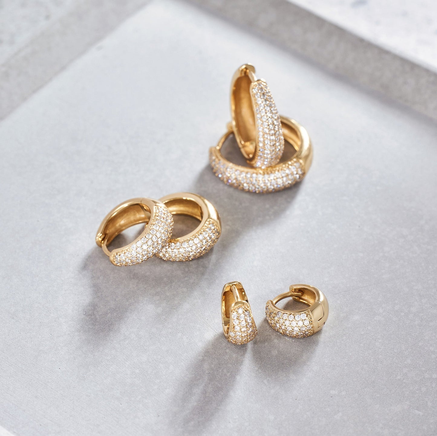 Orecchini Huggie Pavé Diamante | Oro